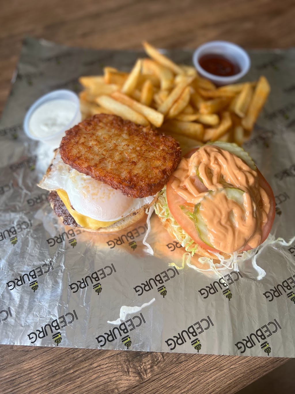 IceBurg | restaurant | 22145 W Outer Dr, Dearborn, MI 48124, USA | 3137685111 OR +1 313-768-5111