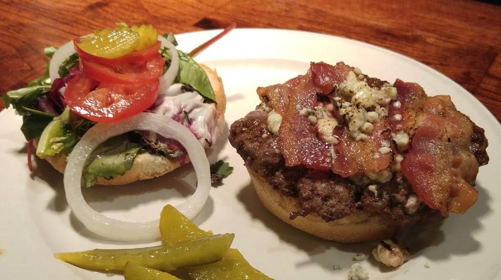 Bay Street Bar and Grill | restaurant | 119 E Bay St, Jacksonville, FL 32202, USA | 9044193550 OR +1 904-419-3550