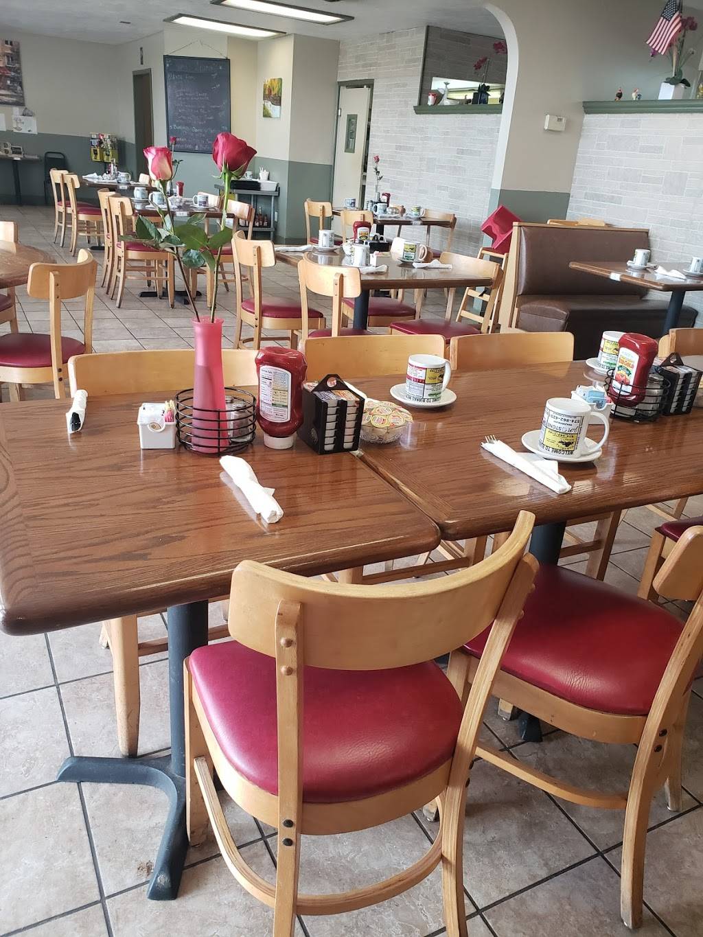 Bianas Diner | restaurant | 902 E Waterford St, Wakarusa, IN 46573, USA | 5748620011 OR +1 574-862-0011