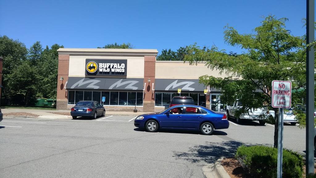 Buffalo Wild Wings | meal takeaway | 3505 Vicksburg Ln N, Plymouth, MN 55447, USA | 7635519464 OR +1 763-551-9464