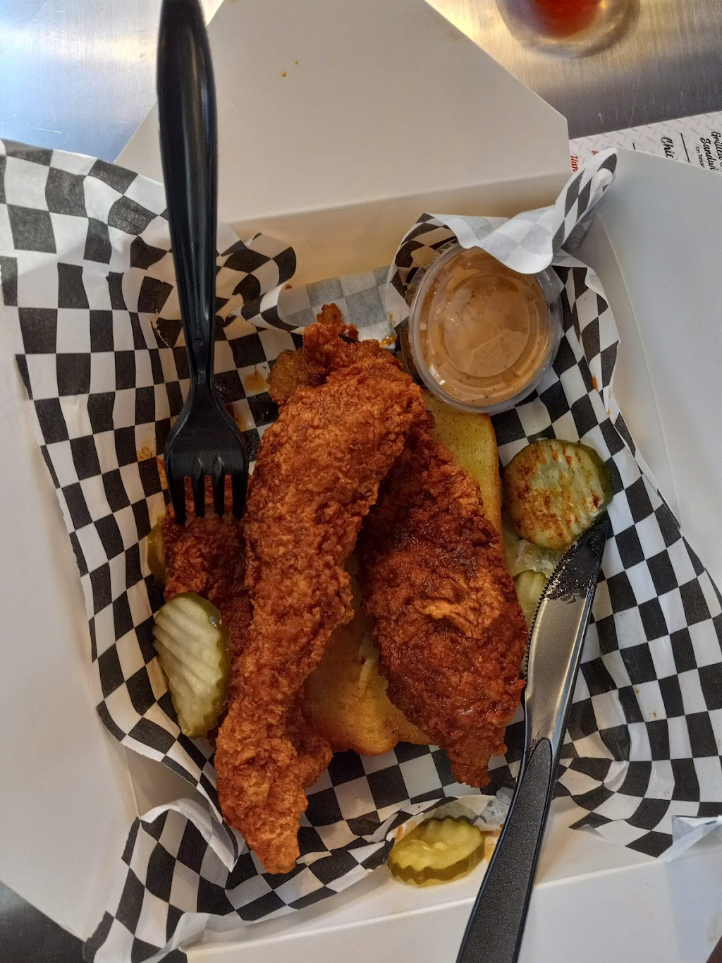Hankys Hot Chicken | restaurant | 2595 Airport Dr, Torrance, CA 90505, USA | 4242509807 OR +1 424-250-9807