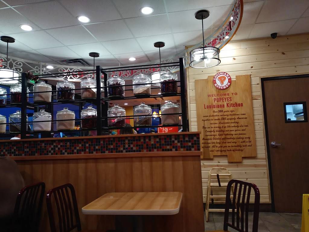 Popeyes Louisiana Kitchen | restaurant | 2901 W Florida Ave, Hemet, CA 92545, USA | 9516527513 OR +1 951-652-7513