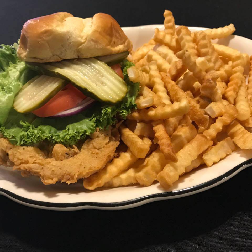 Pour Farmer’s Pub | restaurant | 210 W Tremont St, Odell, IL 60460, USA | 8159982556 OR +1 815-998-2556