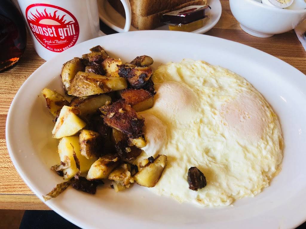 Sunset Grill | restaurant | 102 Lakeshore Rd W, Mississauga, ON L5H 2E1, Canada | 9058912200 OR +1 905-891-2200