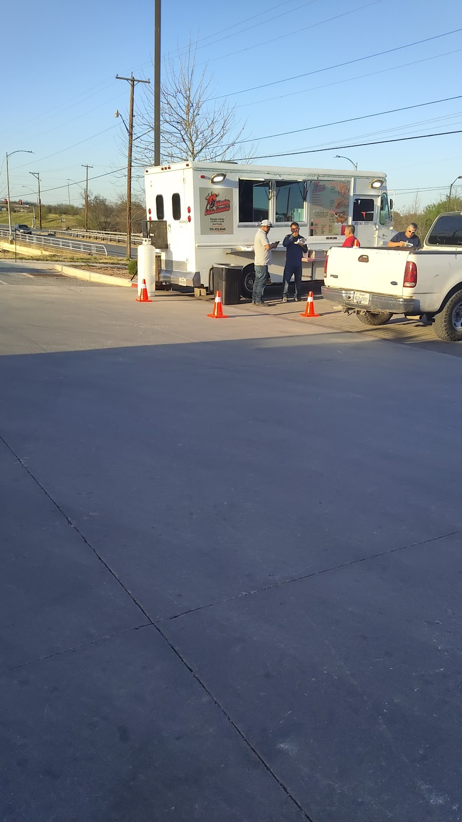 Birria Don David | restaurant | 215 N General McMullen Dr, San Antonio, TX 78237, USA | 2103229568 OR +1 210-322-9568