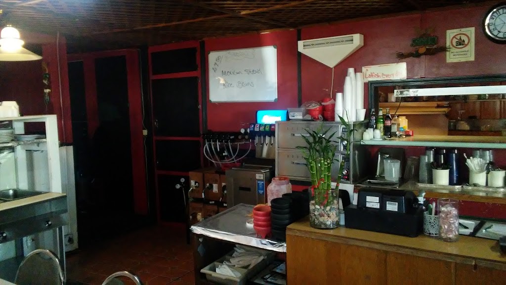 Mama Finas | restaurant | 411 US-54, Plains, KS 67869, USA | 6205639222 OR +1 620-563-9222