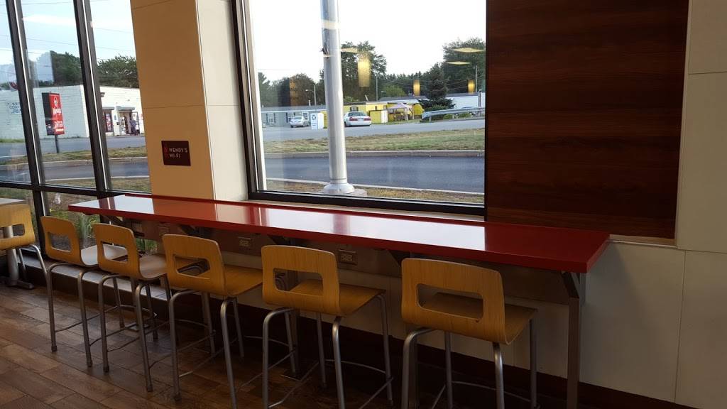 Wendys | restaurant | 560 SW Cutoff, Worcester, MA 01607, USA | 5087931601 OR +1 508-793-1601