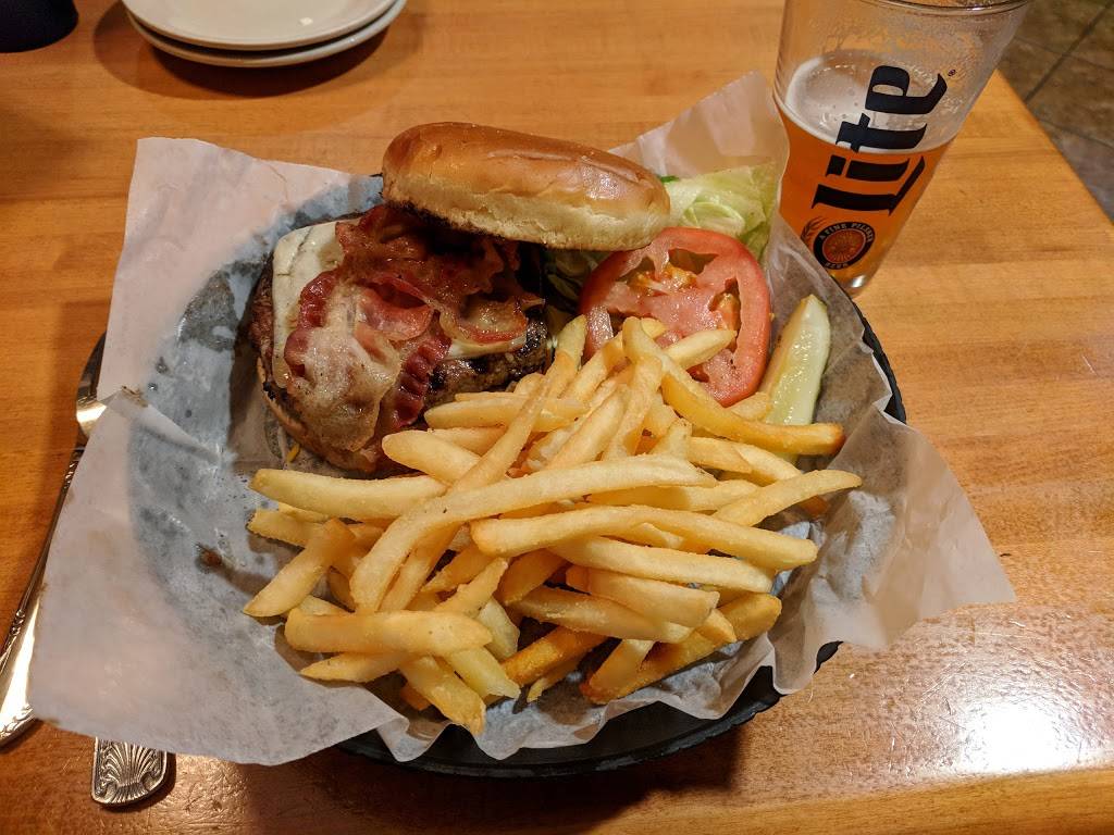 Park Avenue Sports Cafe | restaurant | 709 Park Ave, Beaver Dam, WI 53916, USA | 9208854510 OR +1 920-885-4510