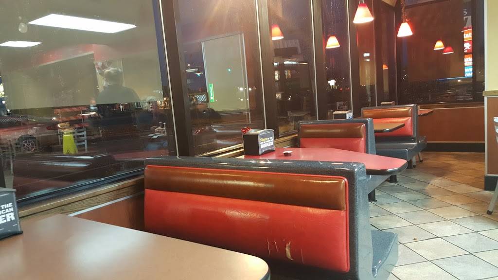 Hardees | restaurant | 698 N Dupont Blvd, Milford, DE 19963, USA | 3024226083 OR +1 302-422-6083