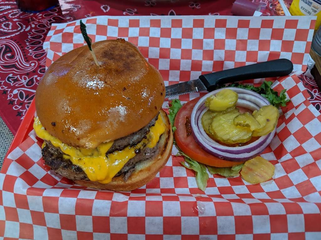 Bobs Burger Barn | restaurant | 4951 FM1283, Pipe Creek, TX 78063, USA | 8305354945 OR +1 830-535-4945