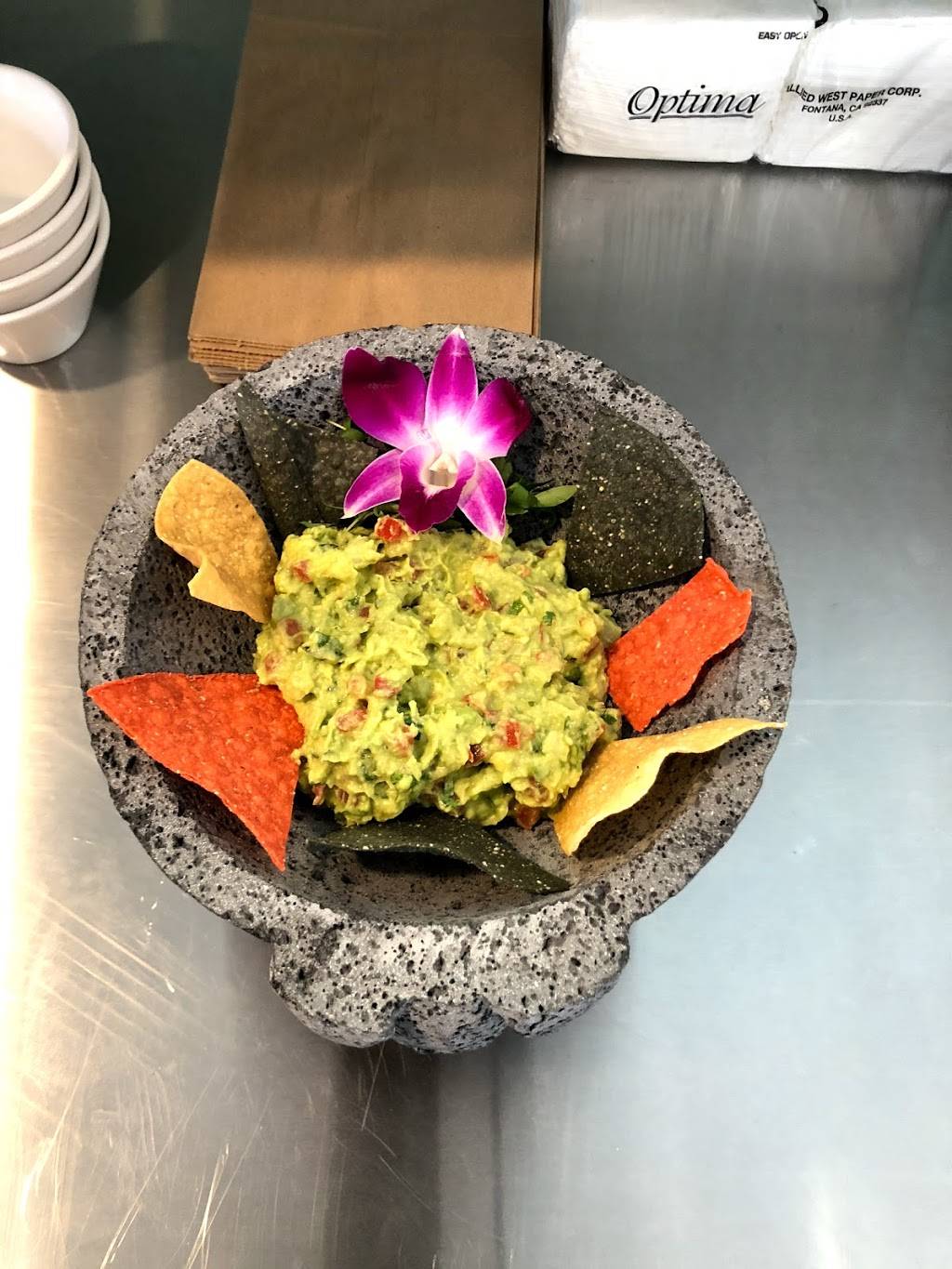 Lalo’s Mariscos and Pastas | restaurant | 4820 W Century Blvd, Inglewood, CA 90304, USA | 3104193067 OR +1 310-419-3067