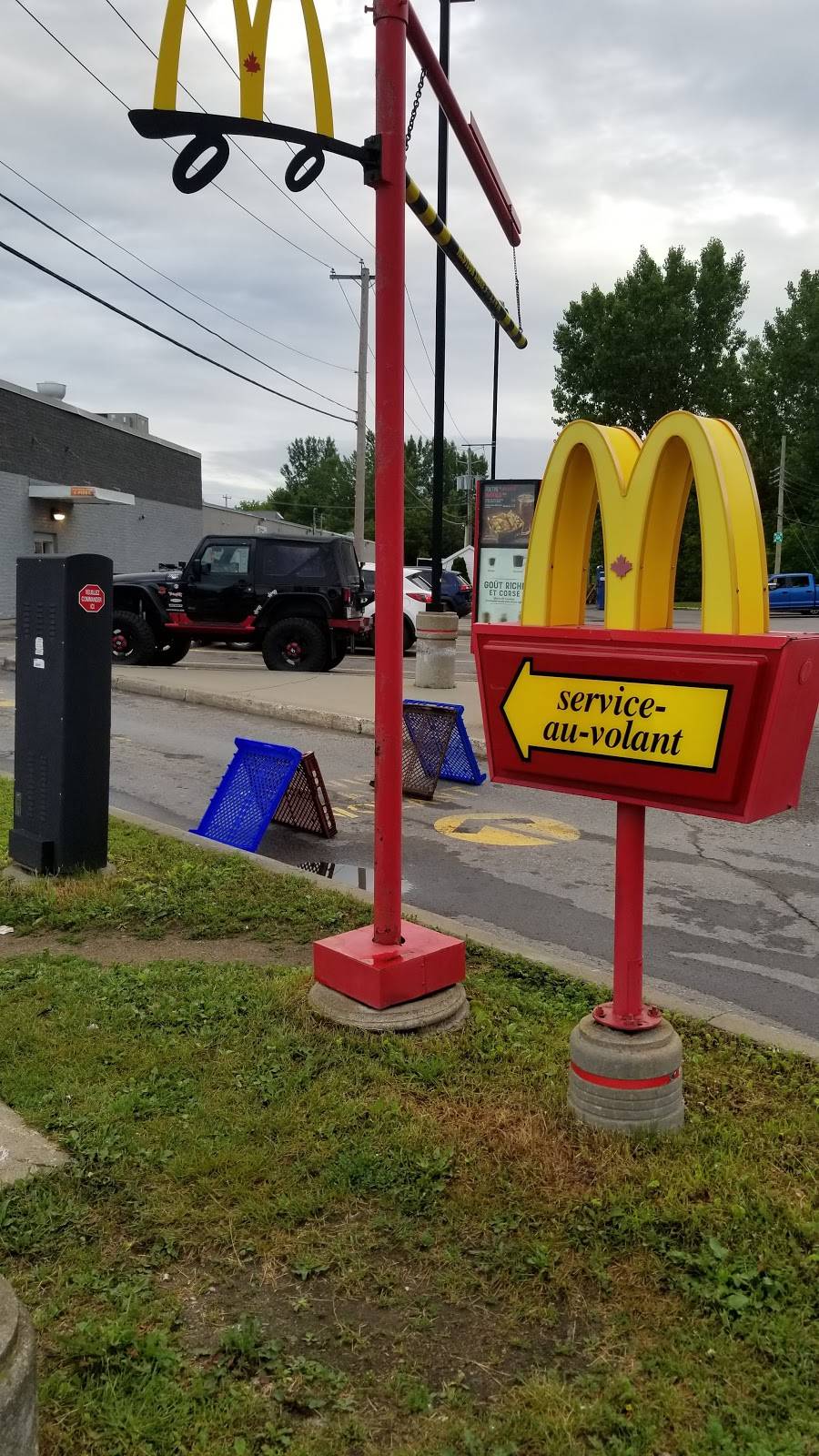McDonalds | cafe | 3900 Boulevard Wilfrid-Hamel, Québec, QC G1P 2J2, Canada | 4188715556 OR +1 418-871-5556