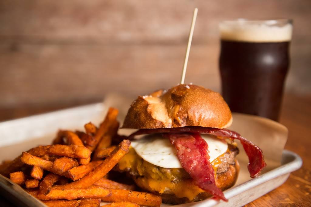 Tamarack Tap Room | restaurant | 8418 Tamarack Village, Woodbury, MN 55125, USA | 6513302889 OR +1 651-330-2889