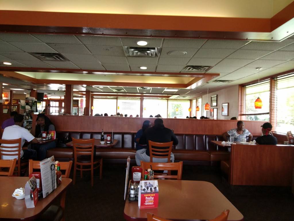 Dennys | restaurant | 3332 S Loop W, Houston, TX 77025, USA | 7136660999 OR +1 713-666-0999