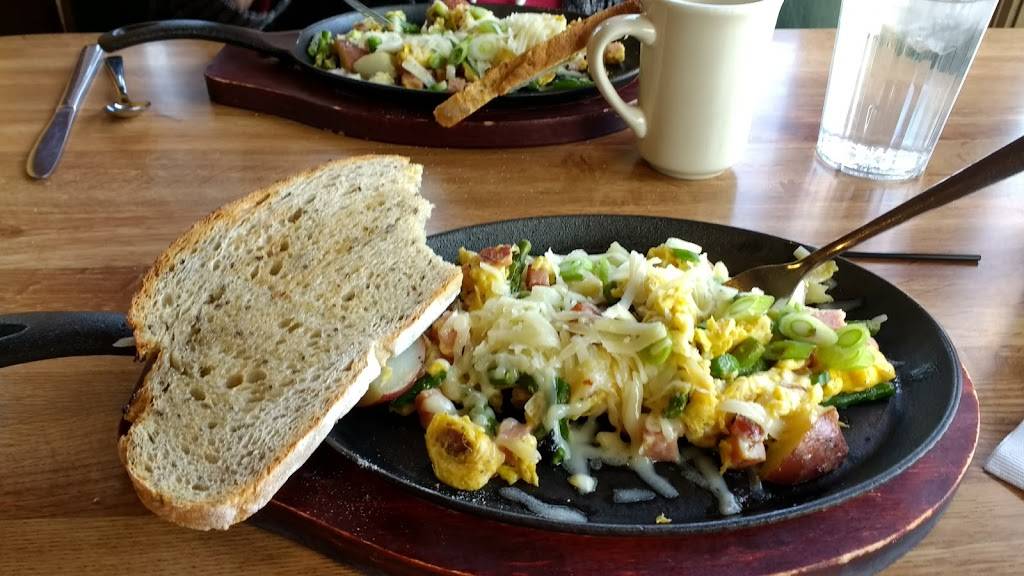 Early Bird Restaurant | restaurant | 101 S Main St, Leland, MI 49654, USA | 2312569656 OR +1 231-256-9656