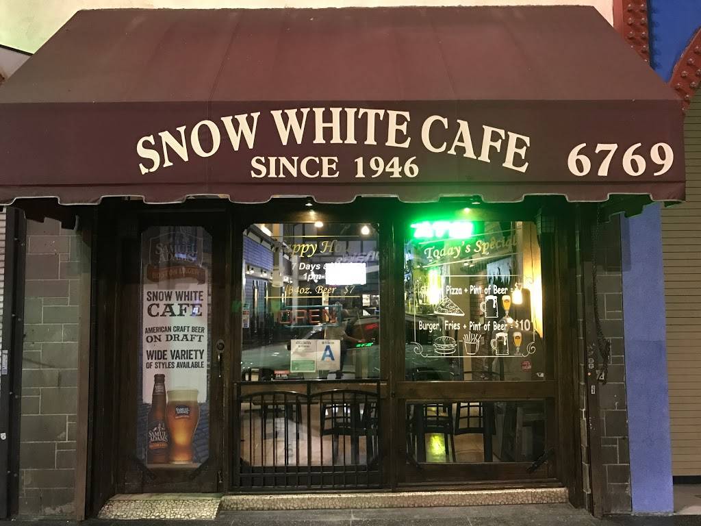 Snow White Cafe | night club | 6769 Hollywood Blvd, Los Angeles, CA 90028, USA | 3234654444 OR +1 323-465-4444