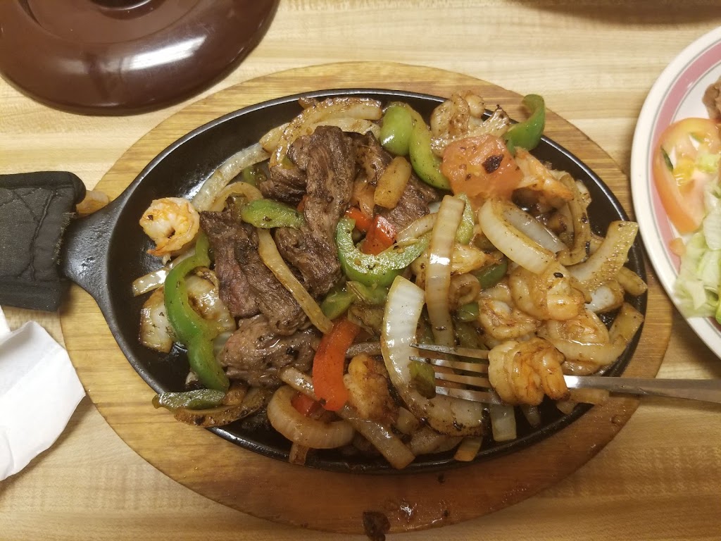 Lindo Guadalajara | restaurant | 4761 N Clark St, Chicago, IL 60640, USA | 7739617621 OR +1 773-961-7621