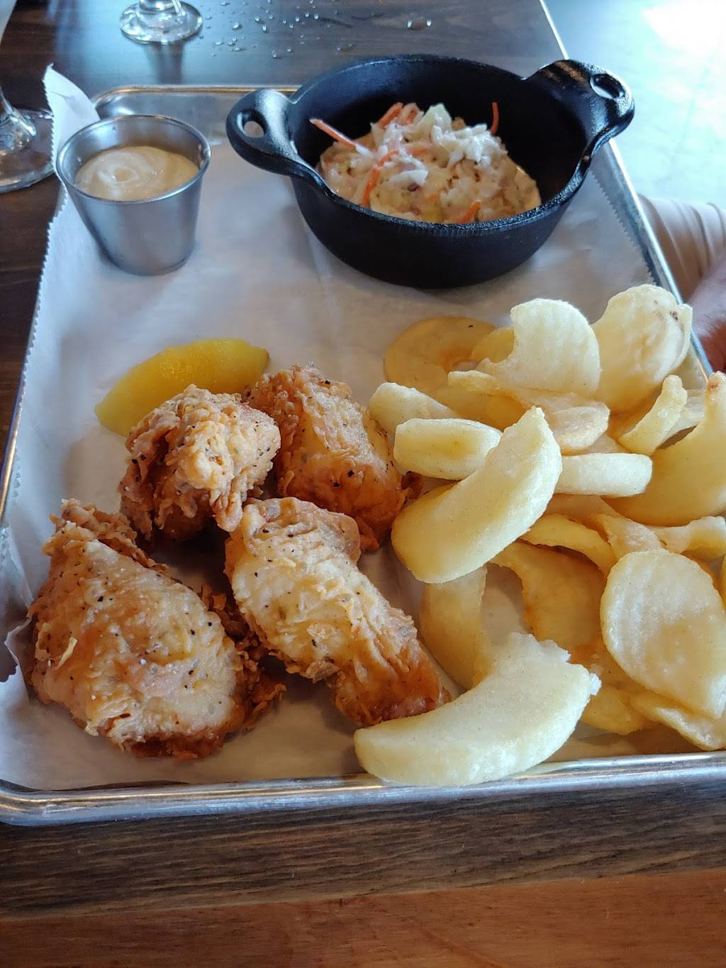 Growler USA - Orlando West | restaurant | 2507 S Hwy 27, Clermont, FL 34711, USA | 3529885795 OR +1 352-988-5795