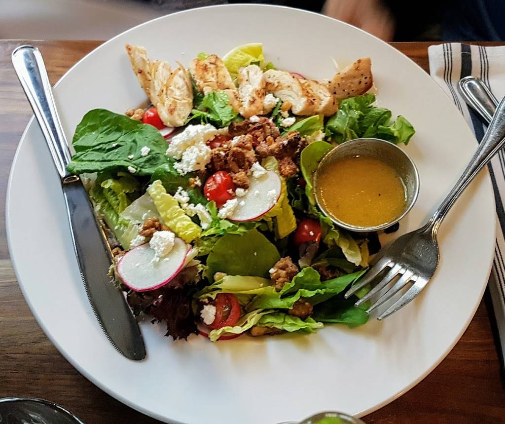 The Port House Social Bar & Kitchen | night club | 139 Lakeshore Rd E, Mississauga, ON L5G 1E5, Canada | 9052710016 OR +1 905-271-0016