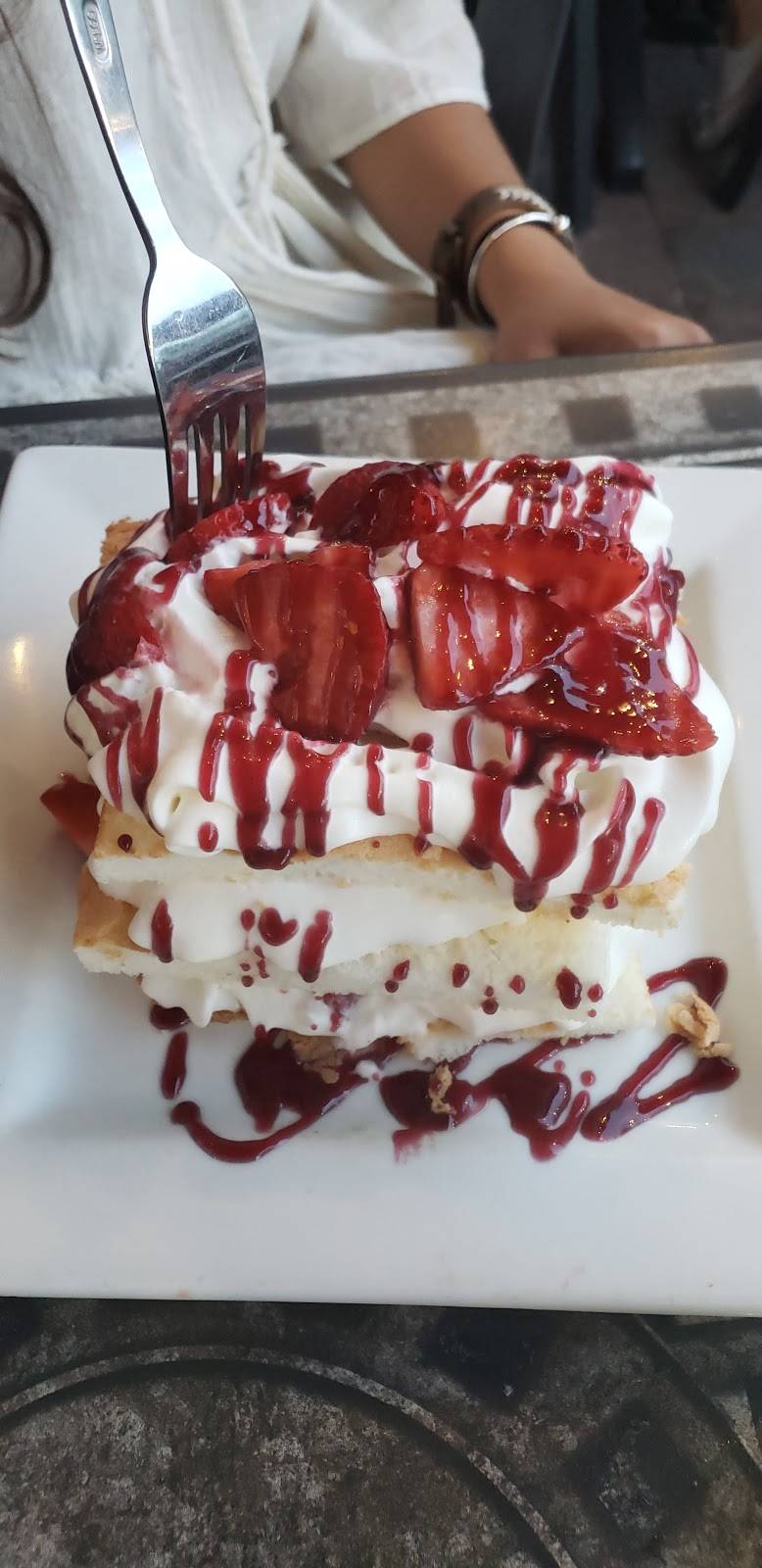 Center Square Grill | restaurant | 84 Center Square, East Longmeadow, MA 01028, USA | 4135250055 OR +1 413-525-0055