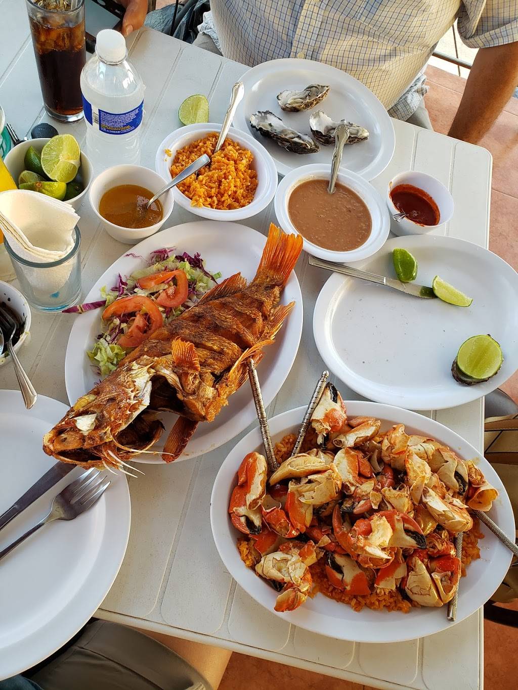 Restaurant Bar El Guero | restaurant | Anzuelo 15, Puerto Nuevo, 22716 Rosarito, B.C., Mexico | 016616141702 OR +52 661 614 1702