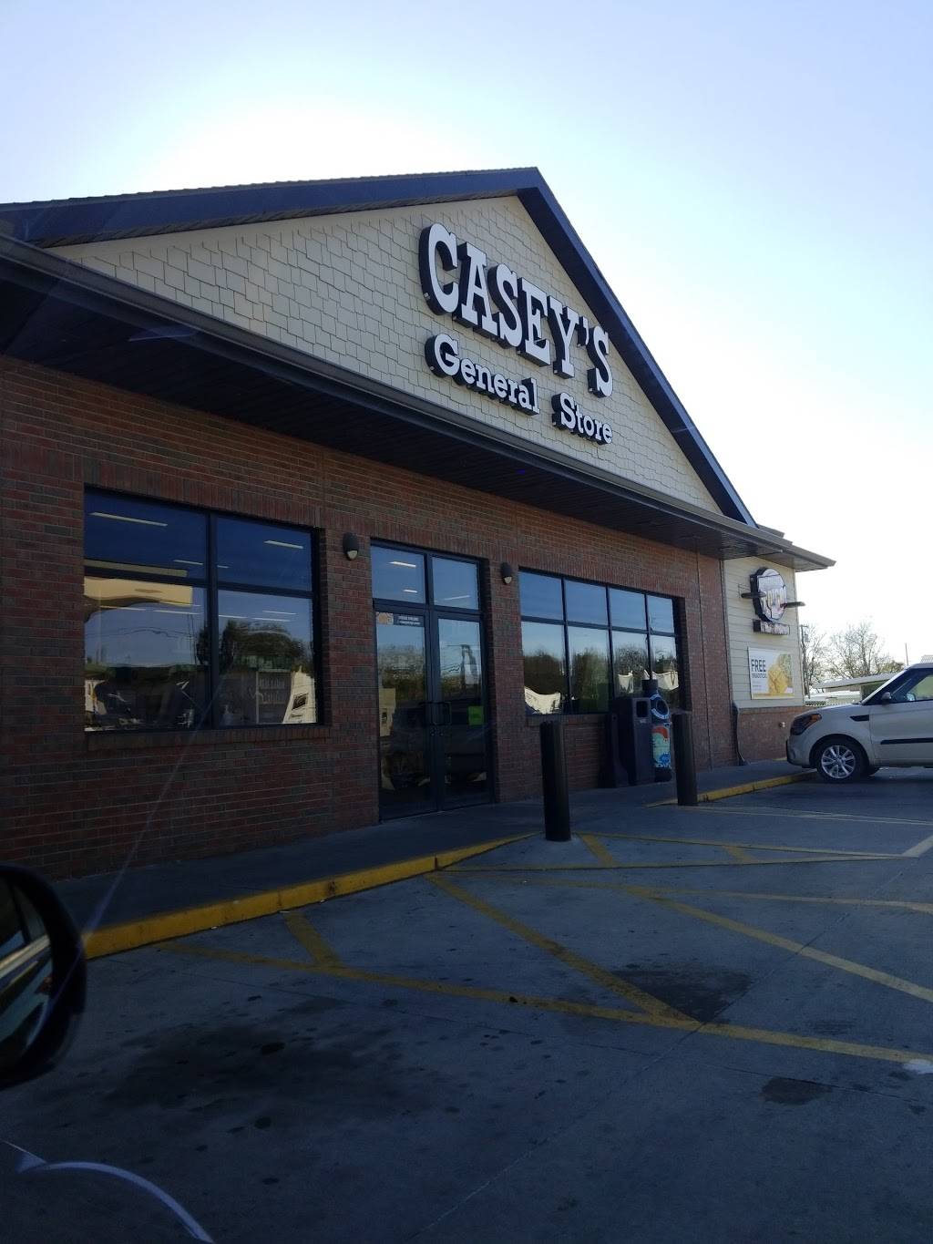 Caseys | meal takeaway | 106 E 6th St, Lyndon, KS 66451, USA | 7858284939 OR +1 785-828-4939