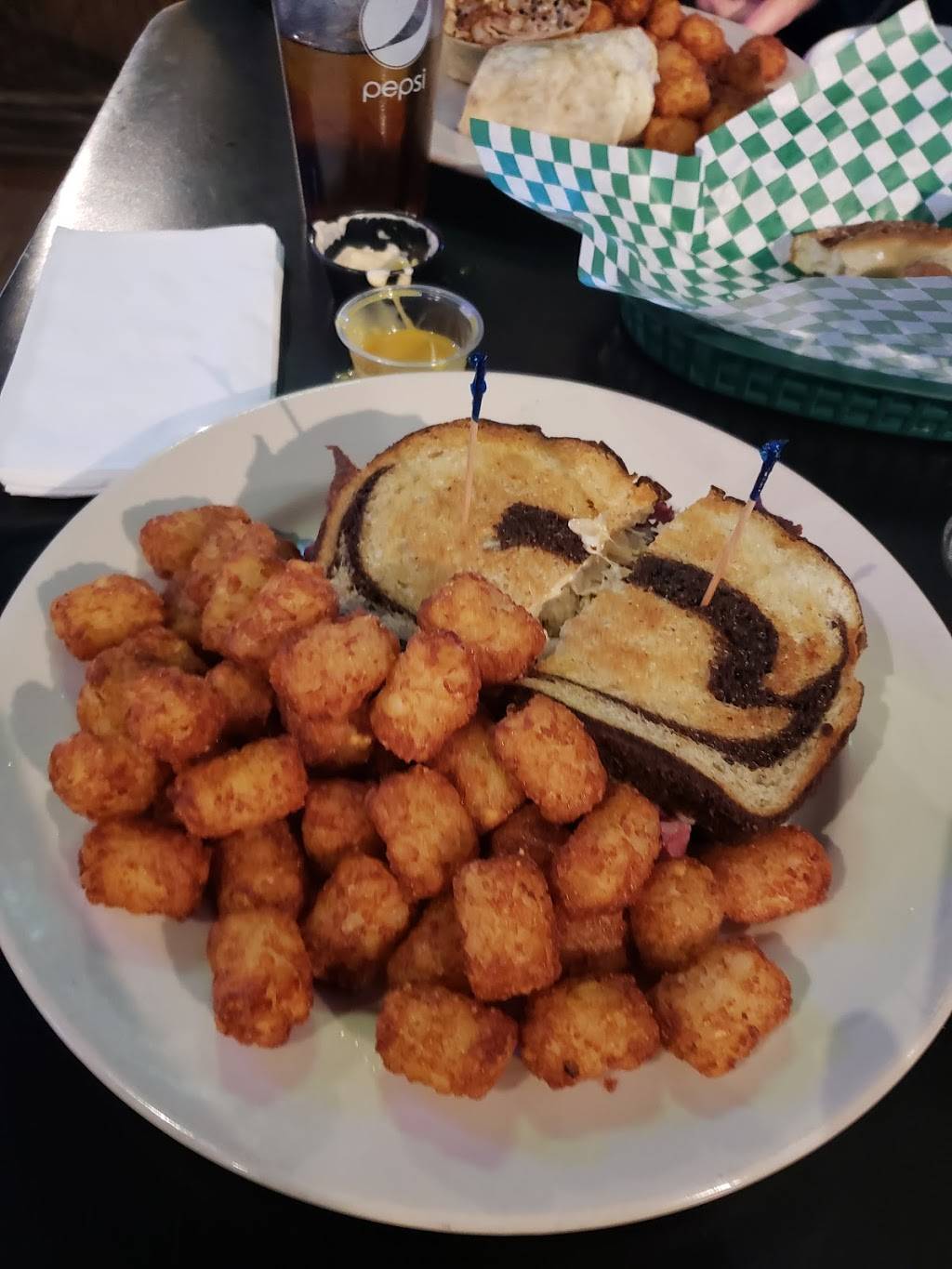 Mullens Bar & Grill Inc | restaurant | 200 Federal St, Pittsburgh, PA 15212, USA | 4122311112 OR +1 412-231-1112