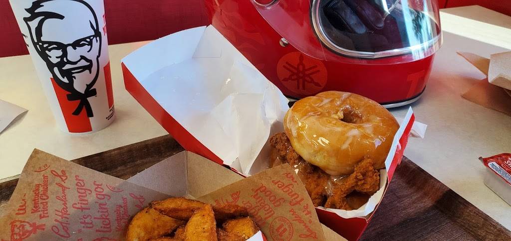 KFC | restaurant | 7152 N Blackstone Ave, Fresno, CA 93650, USA | 5594393321 OR +1 559-439-3321