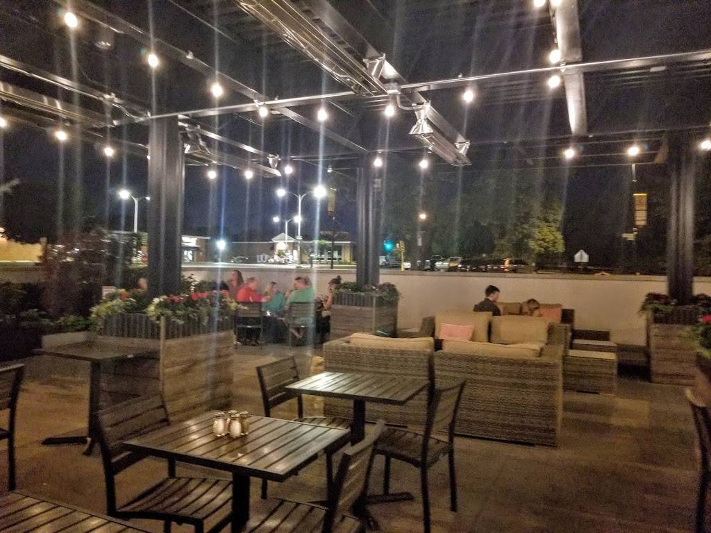 Freds Garage | restaurant | 574 Green Bay Rd, Winnetka, IL 60093, USA | 8474963733 OR +1 847-496-3733