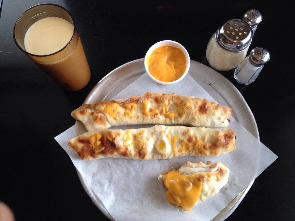 Campus Pollyeyes | restaurant | 440 E Court St, Bowling Green, OH 43402, USA | 4193529638 OR +1 419-352-9638