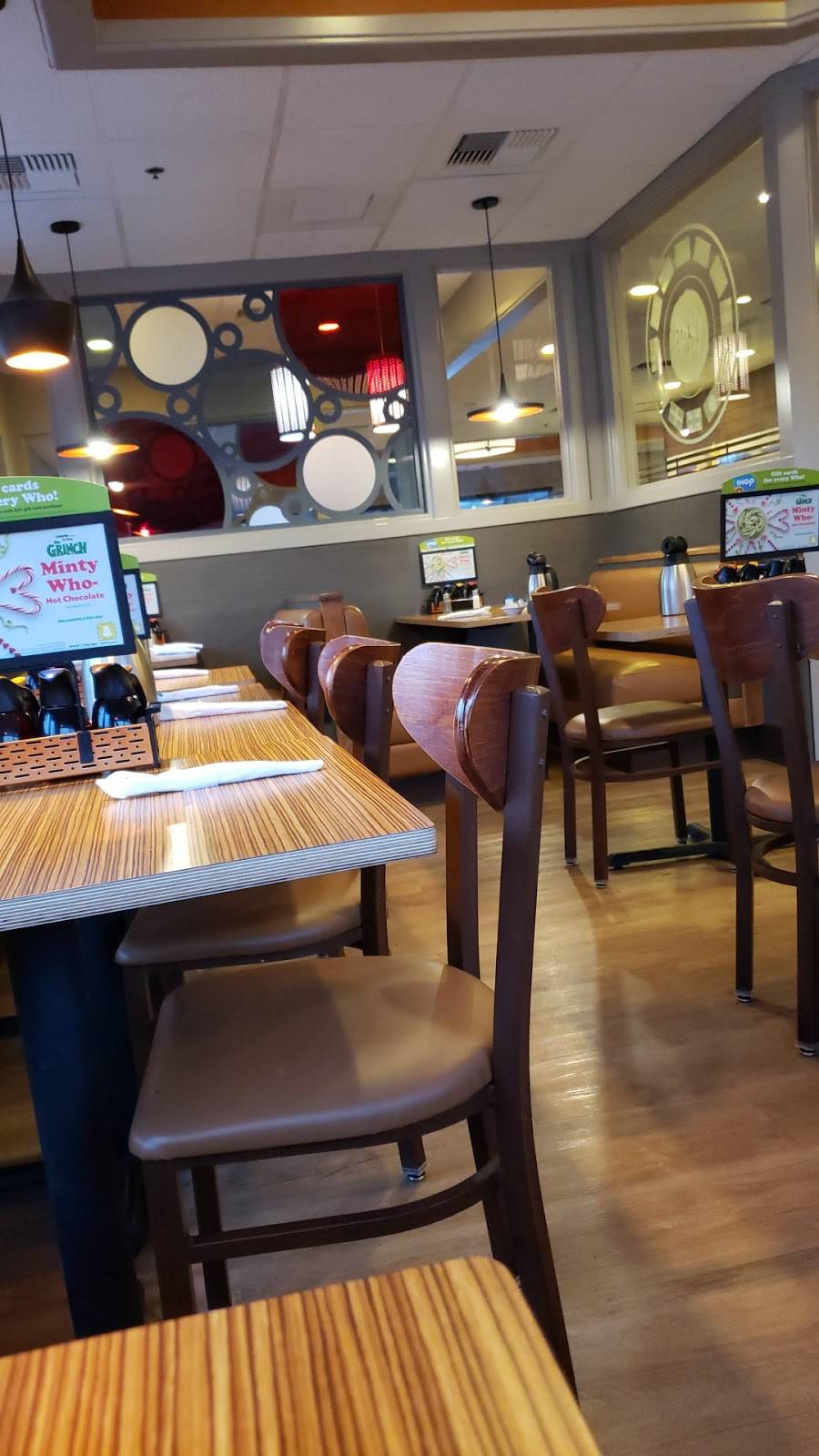 IHOP | restaurant | 5601 Xerxes Ave N, Brooklyn Center, MN 55430, USA | 7635609622 OR +1 763-560-9622