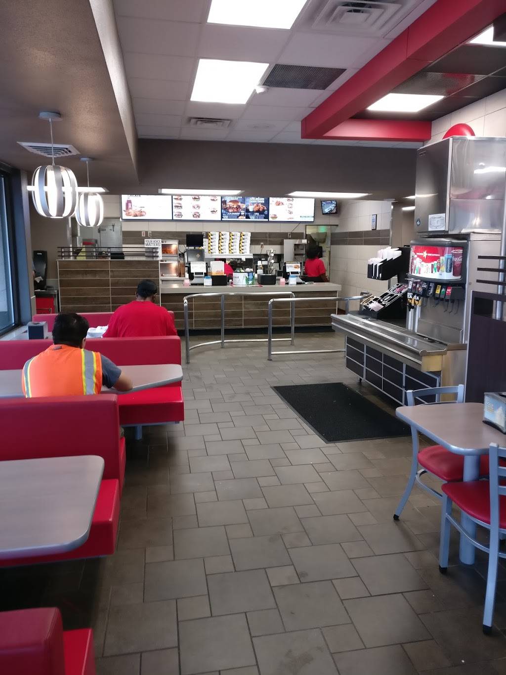 Hardees | restaurant | 1951 Lynnhaven Pkwy, Virginia Beach, VA 23453, USA | 7574712068 OR +1 757-471-2068