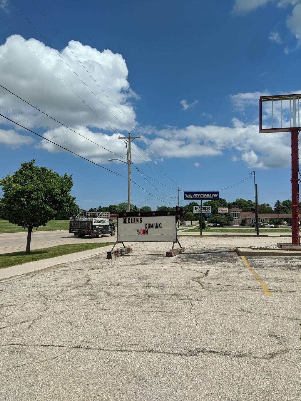 Deklans | restaurant | 2525 Menasha Ave, Manitowoc, WI 54220, USA | 9203744569 OR +1 920-374-4569