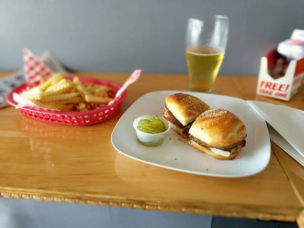 Alphas Home Town Pizza And Pasta | restaurant | 8470 US-42, Florence, KY 41042, USA | 8592826222 OR +1 859-282-6222