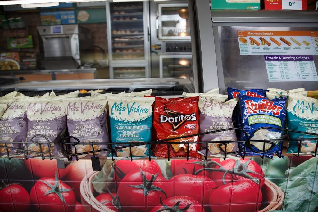 Subway | restaurant | 696 St Clair Ave W, Toronto, ON M6C 1A9, Canada | 4169160699 OR +1 416-916-0699