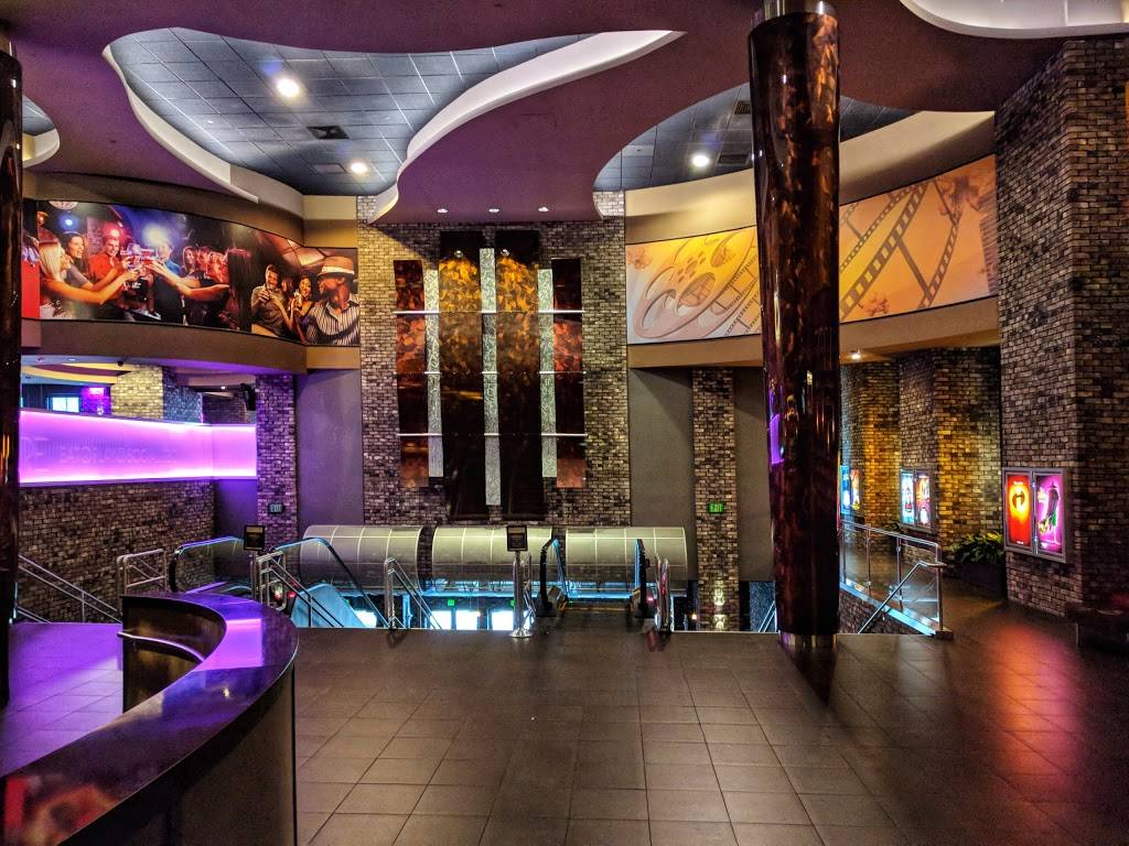 Studio Movie Grill | restaurant | 4401 W Claiborne Square, Hampton, VA 23666, USA | 7573258896 OR +1 757-325-8896