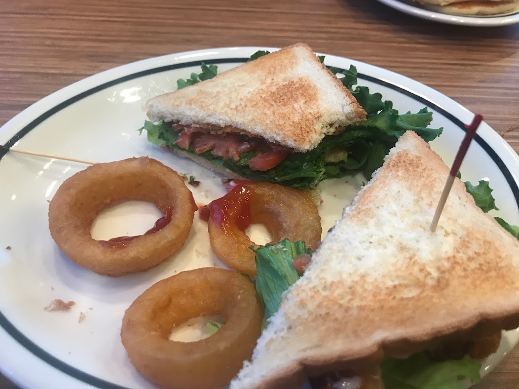 IHOP | restaurant | 32 Newtown Rd, Danbury, CT 06810, USA | 2034563471 OR +1 203-456-3471