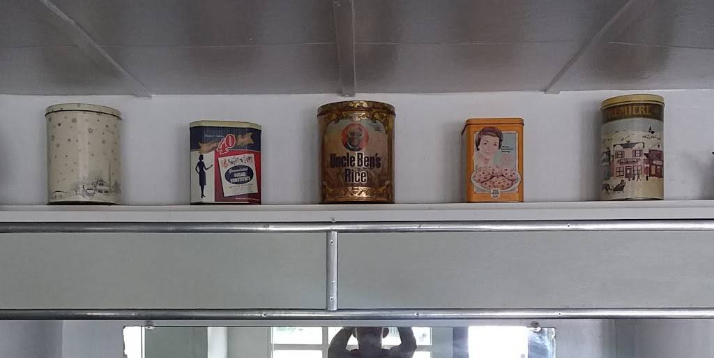 Aryneys N Whitals | restaurant | 26222 Edison Rd, South Bend, IN 46628, USA | 5744402668 OR +1 574-440-2668