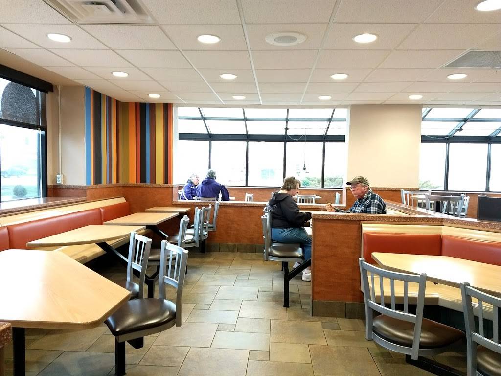 McDonalds | cafe | 2880 SE California Ave, Topeka, KS 66605, USA | 7852676181 OR +1 785-267-6181