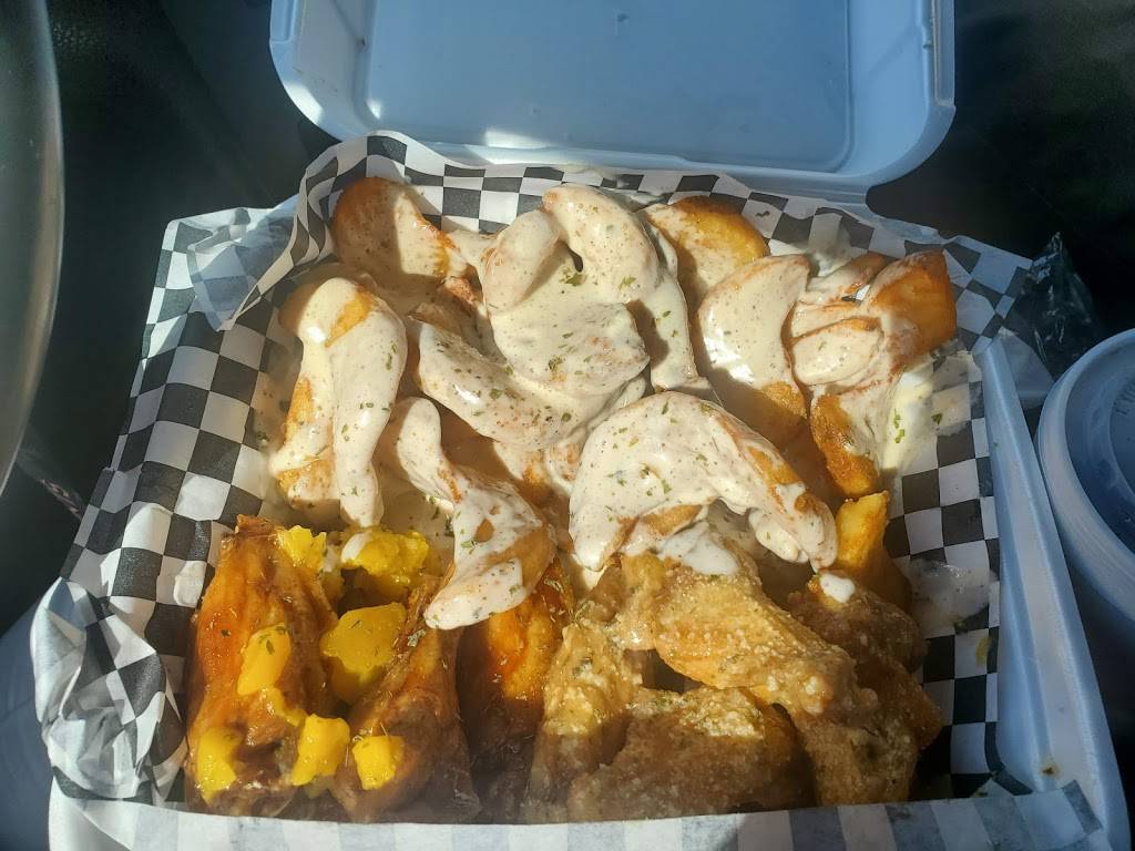 Chalmette Wings and Things | restaurant | 2407 Paris Rd suite a, Chalmette, LA 70043, USA | 5045927494 OR +1 504-592-7494