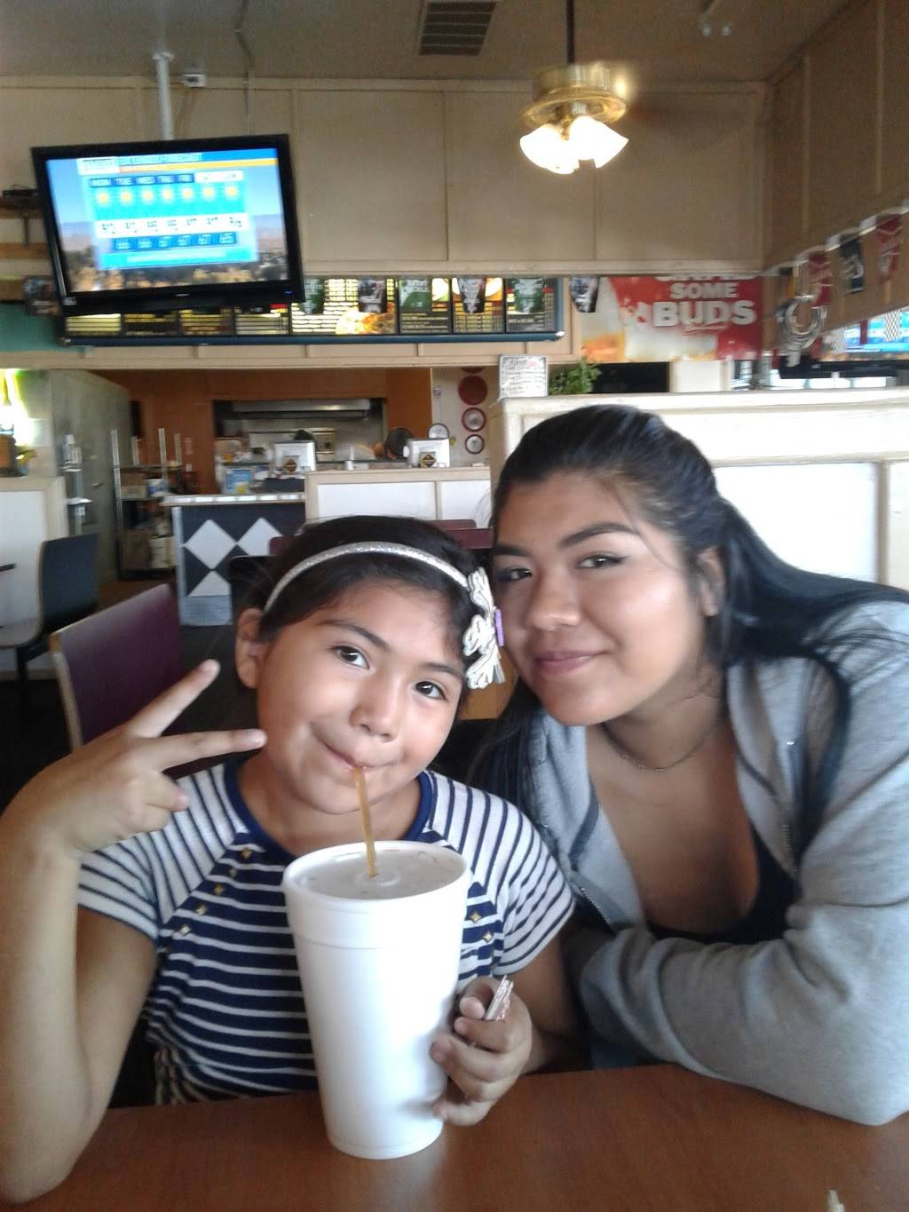 Rockys Pizza Arcade | restaurant | 2858 Niles St, Bakersfield, CA 93306, USA | 6618437909 OR +1 661-843-7909