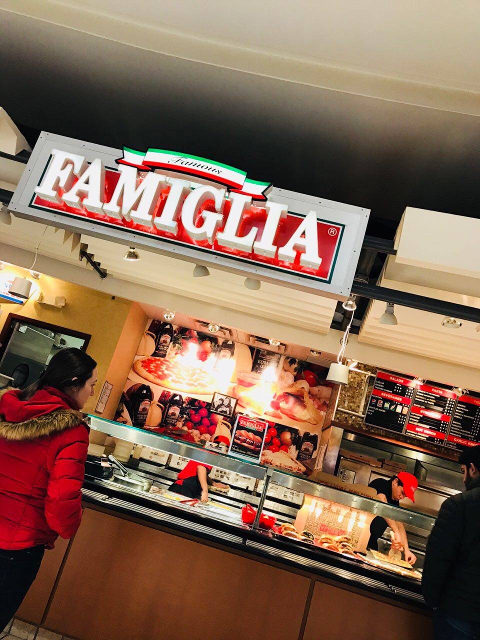 Famous Famiglia pizzeria | restaurant | Tysons Corner Mall, 1961 Chain Bridge Rd, McLean, VA 22102, USA | 7032883433 OR +1 703-288-3433