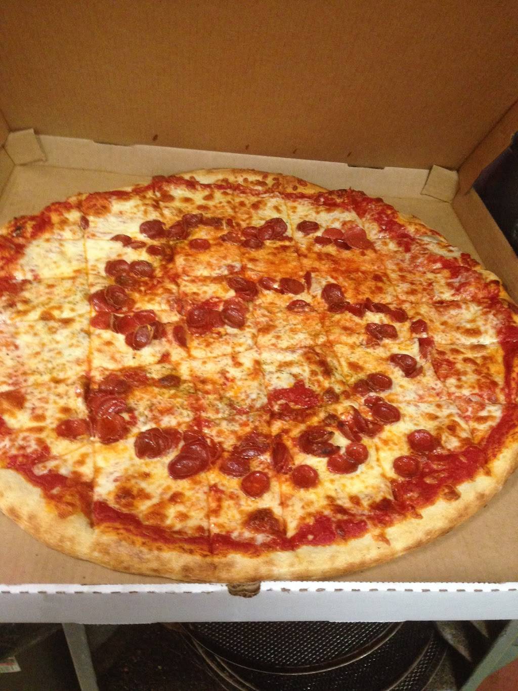 Vesuvios Pizza | restaurant | 881 103rd Ave N #7, Naples, FL 34108, USA | 2395941966 OR +1 239-594-1966