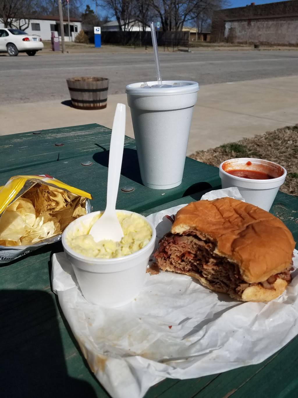 Guy & Maes Tavern | restaurant | 119 W William St, Williamsburg, KS 66095, USA | 7857468830 OR +1 785-746-8830