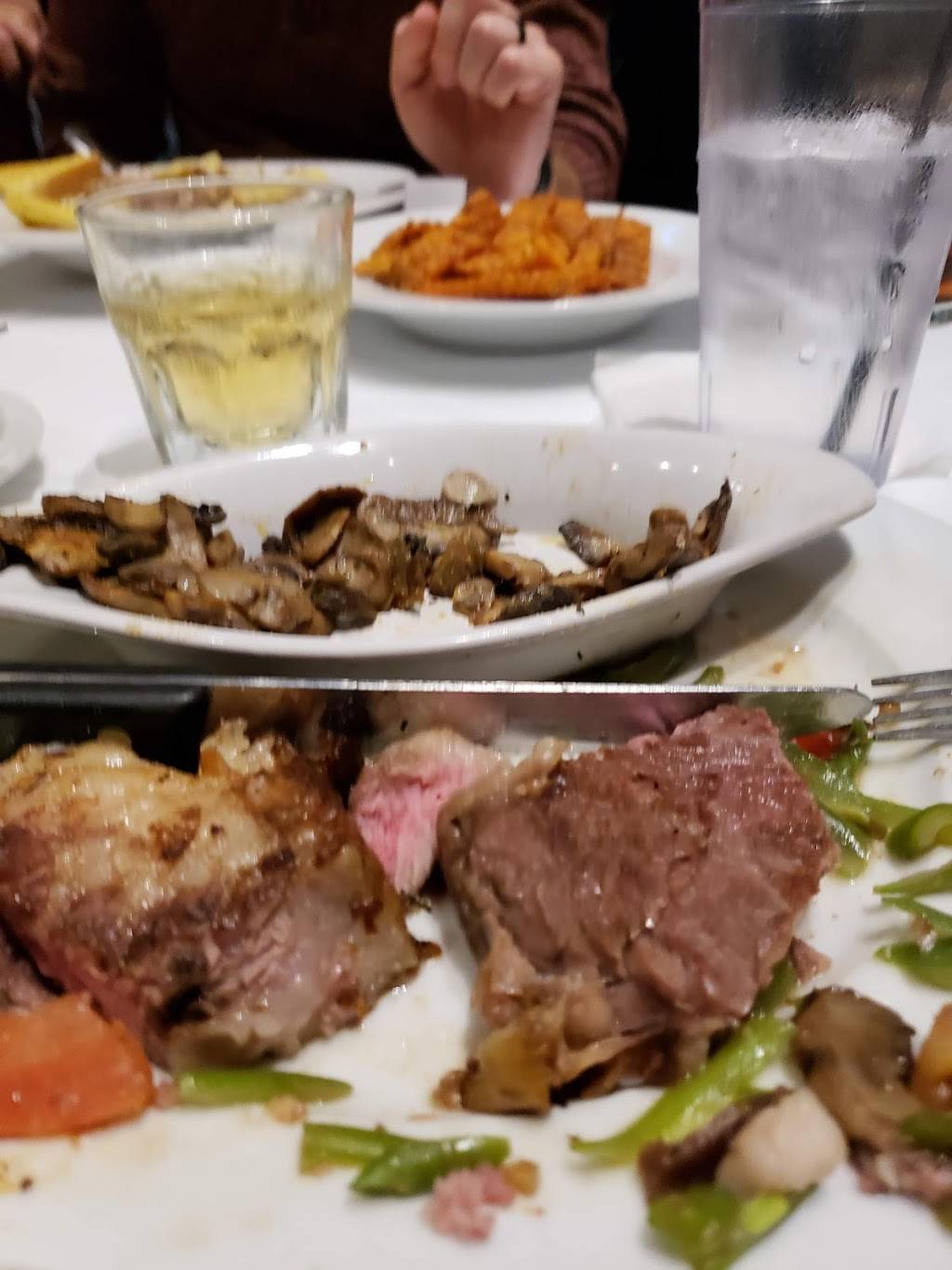 Ts Rockin Roadhouse | restaurant | 8826 Gratiot Ave, Columbus, MI 48063, USA | 5867272728 OR +1 586-727-2728