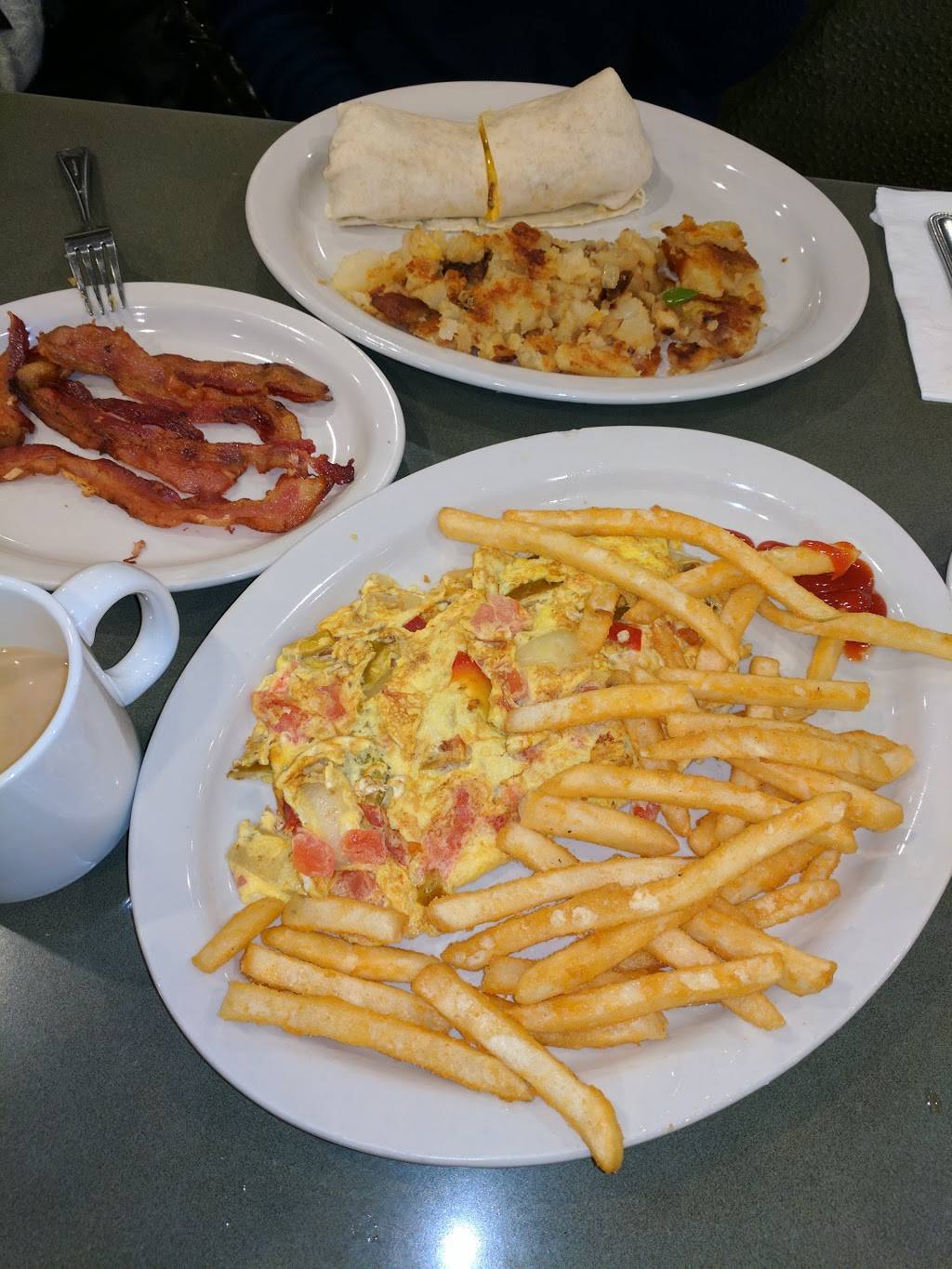 Woodrow Diner | restaurant | 1718, 655 Rossville Ave, Staten Island, NY 10309, USA | 7189847373 OR +1 718-984-7373