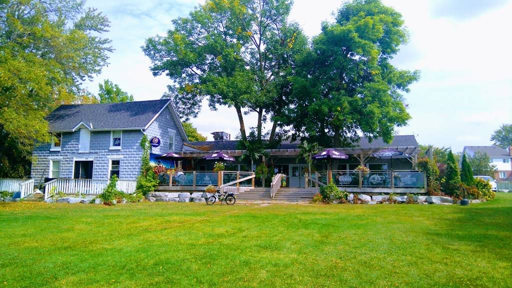 The Beach Lakefront Bar & Grill | restaurant | 221 Lake Dr N, Keswick, ON L4P 3C8, Canada | 9059890701 OR +1 905-989-0701