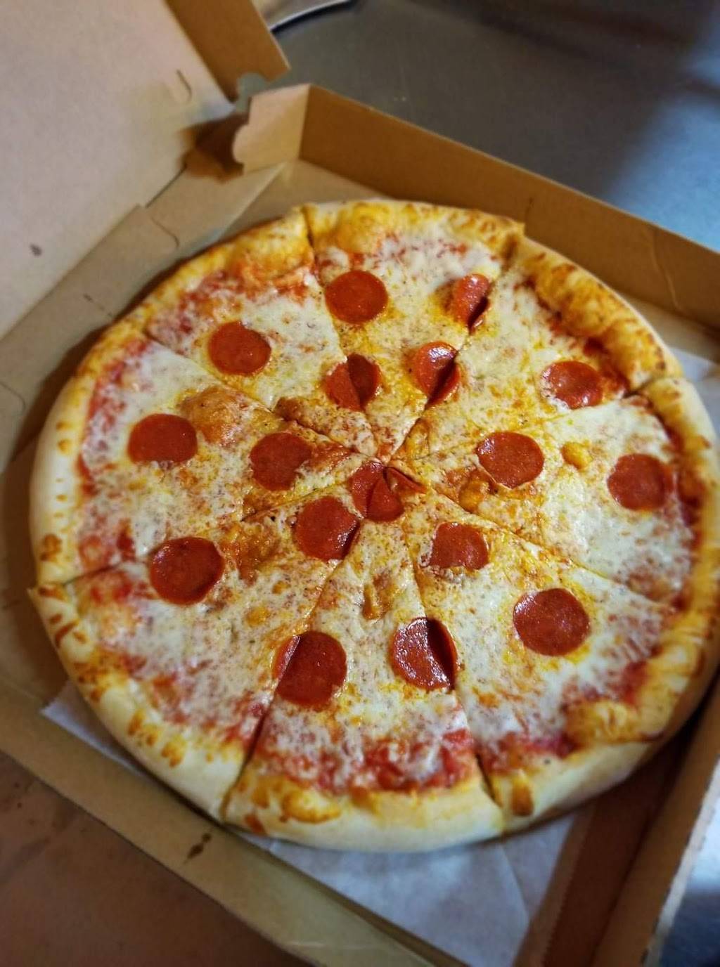 Luccas Pizza | restaurant | 122 N Main St, Herkimer, NY 13350, USA | 3152195558 OR +1 315-219-5558