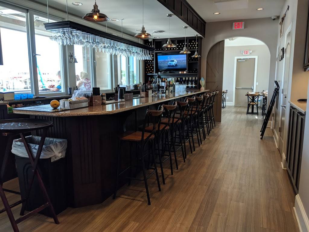 Gilligans Waterfront Restaurant | restaurant | 134 W Market St, Lewes, DE 19958, USA | 3026447230 OR +1 302-644-7230
