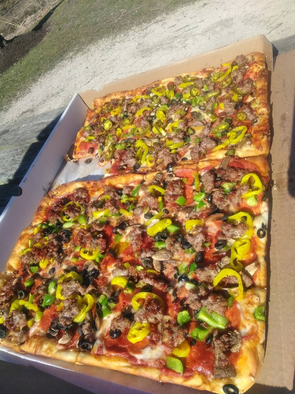 Thompson Masterpiece Pizza | restaurant | 6725 Madison Rd, Thompson, OH 44086, USA | 4402981313 OR +1 440-298-1313